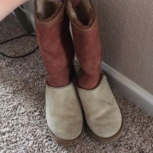 Ugg boots, tri color.